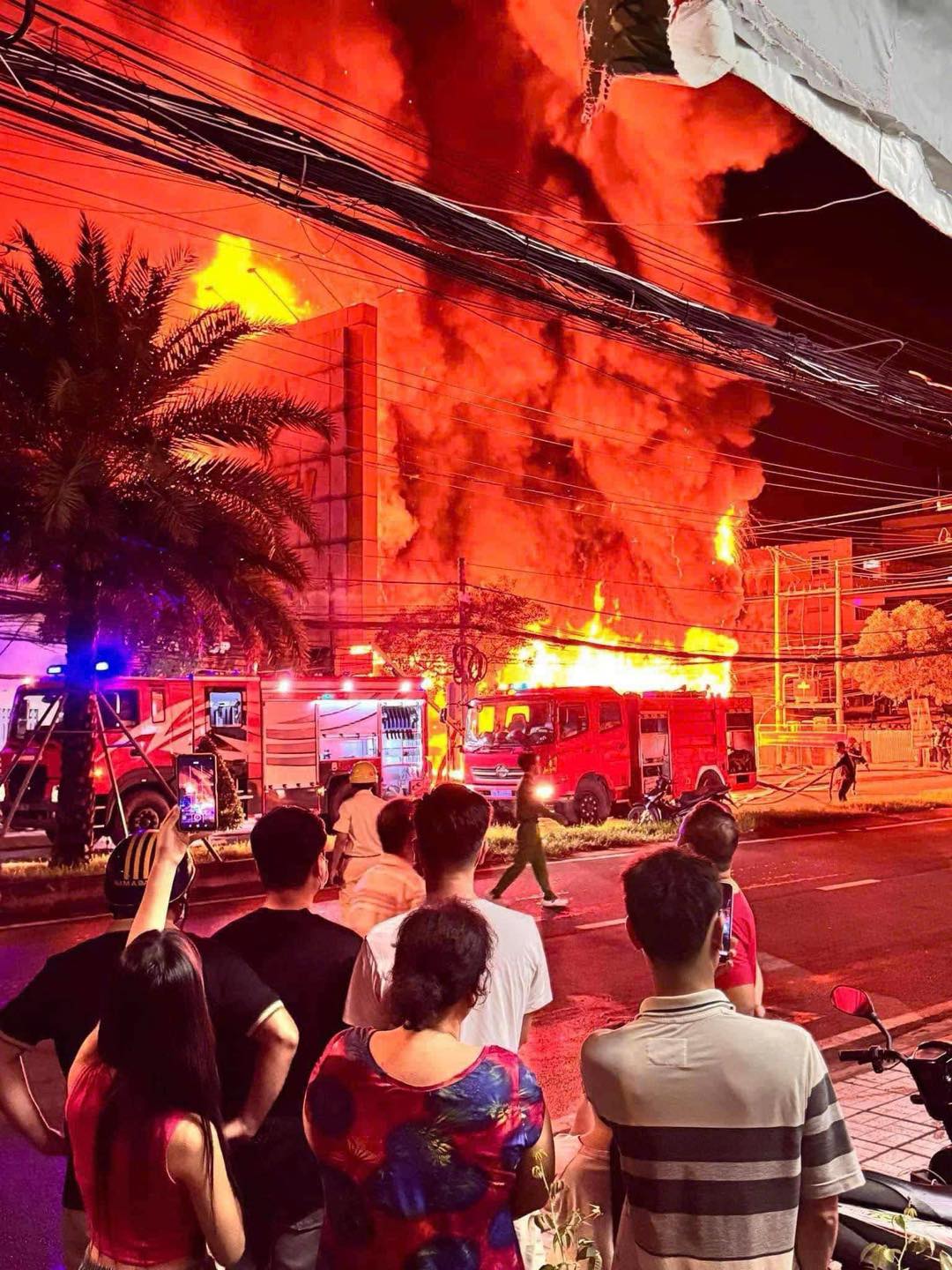 An Giang: Cháy lớn tại siêu thị Điện máy Xanh